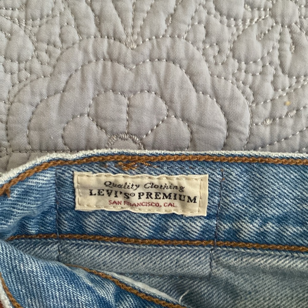 Levi’s destressed jeans - Picture 15 of 16